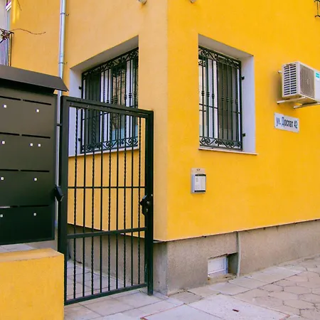 Spacious 1 Bed Flat Near Vitosha Blvd Διαμέρισμα *