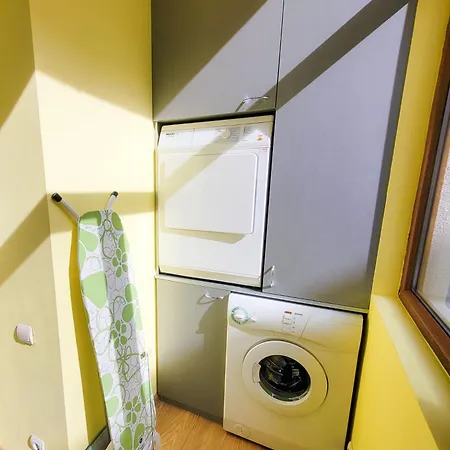 Apartamento Spacious 1 Bed Flat Near Vitosha Blvd Sofía