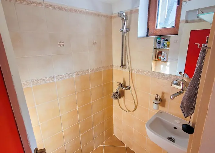 Spacious 1 Bed Flat Near Vitosha Blvd アパート