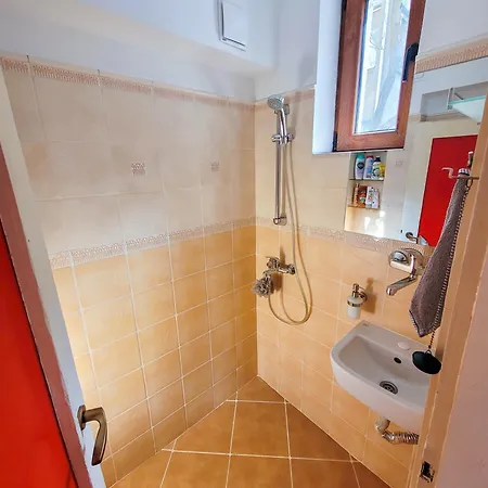 Spacious 1 Bed Flat Near Vitosha Blvd דירה